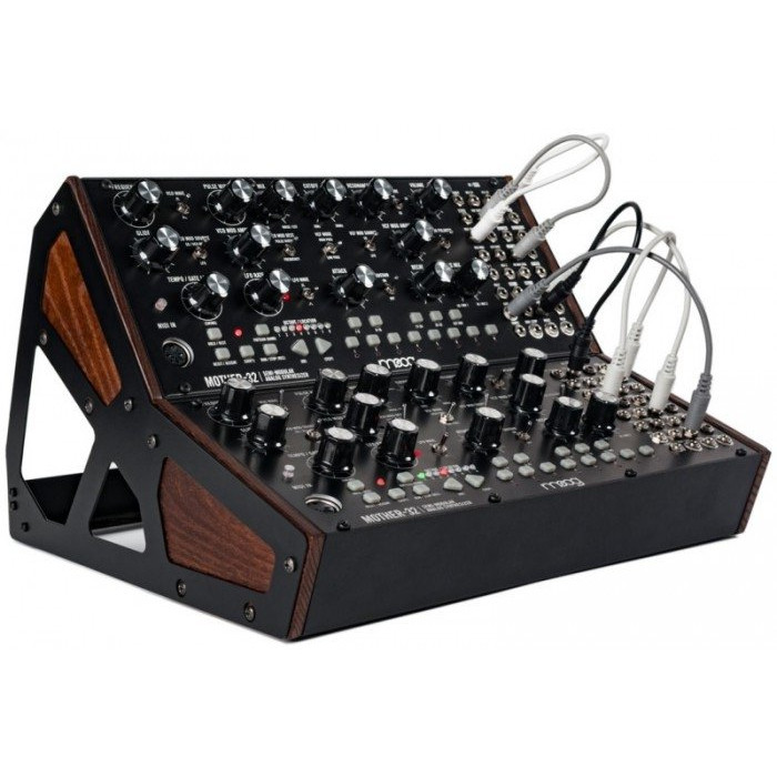 Полумодульный аналоговый синтезатор MOOG MOTHER-32