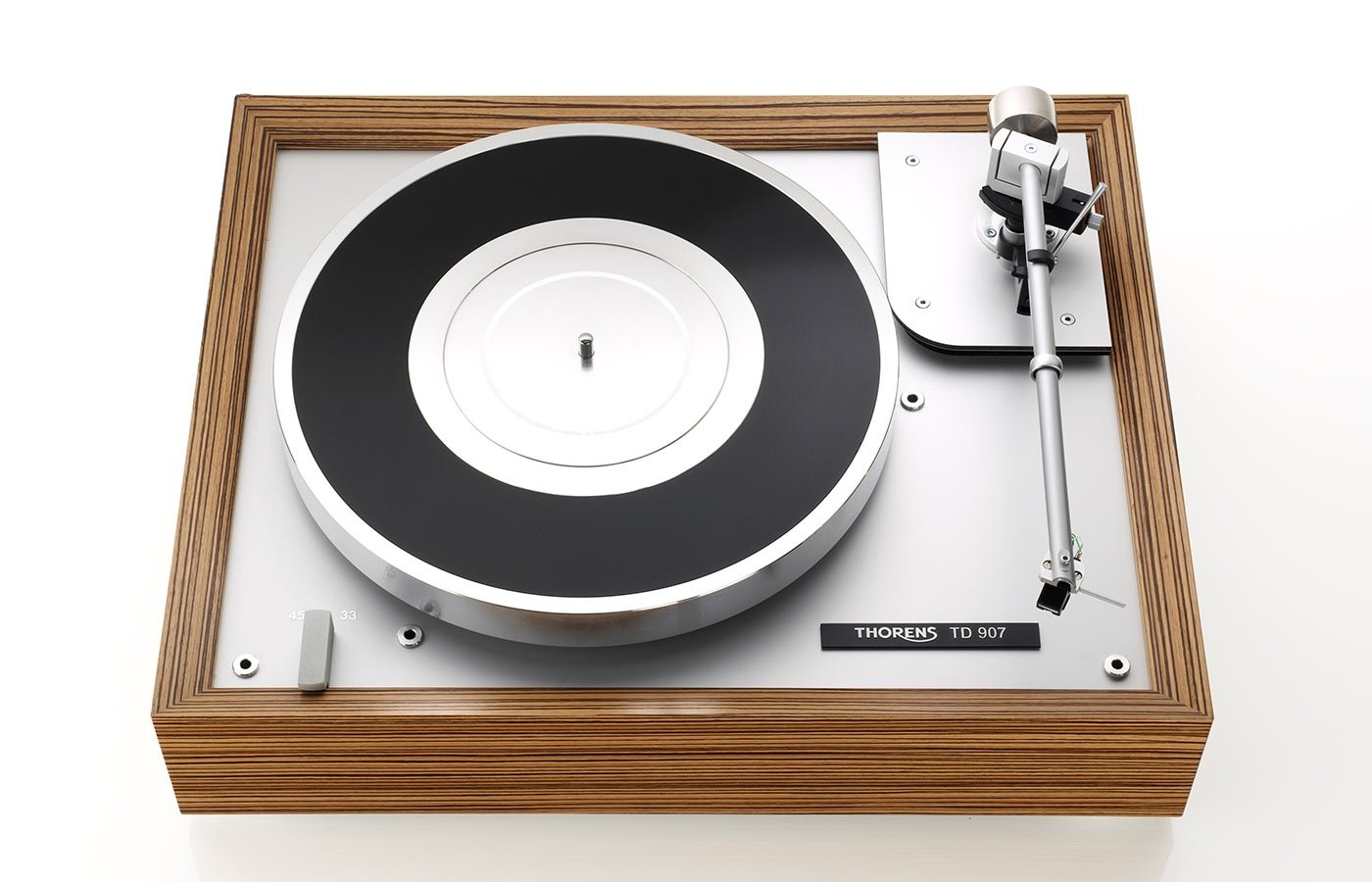 Thorens. Виниловый проигрыватель Thorens td-145. Проигрыватель виниловых пластинок Thorens. Проигрыватель пластинок Thorens td 160. Виниловый проигрыватель стерео 106 Thorens.