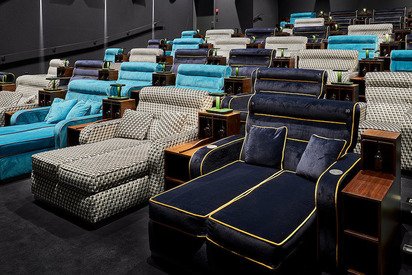 Кровати, подушки, одеяла и снеки без ограничений – швейцарские кинотеатры нового поколения