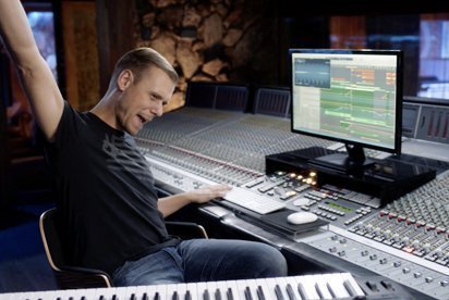Armin Van Buuren выпустит серию руководств по созданию электронной музыки