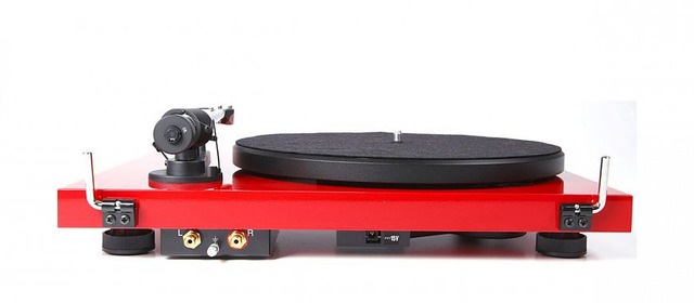 Debut Carbon Evo — новый бюджетный продукт Pro-Ject