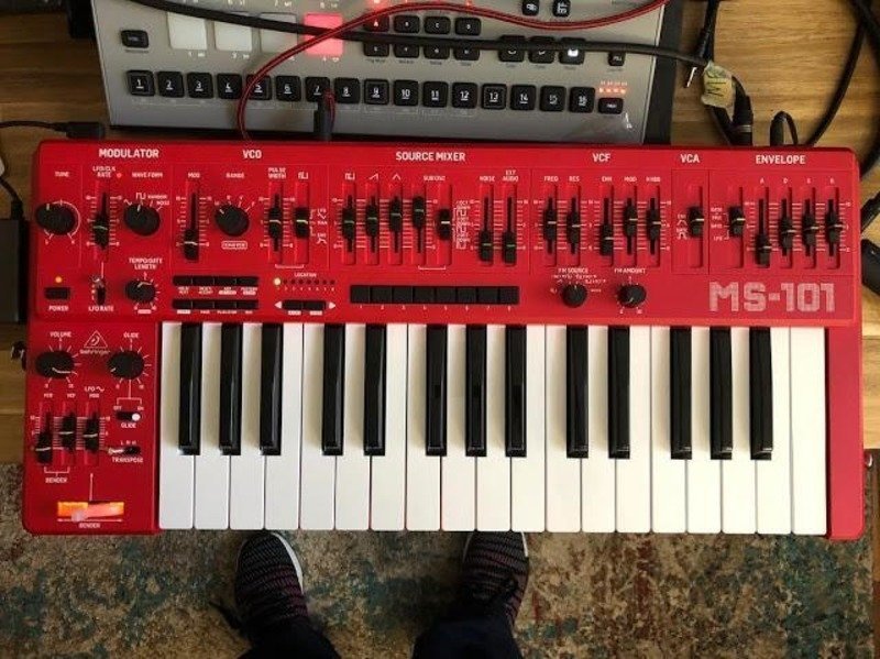 Behringer Roland SH-101 Synth Clone